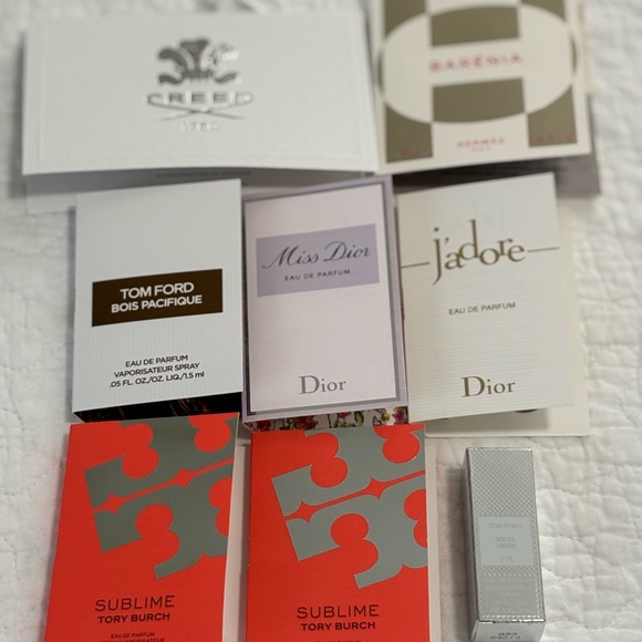 Assorted Perfume Sample Set - Picture 2 of 2